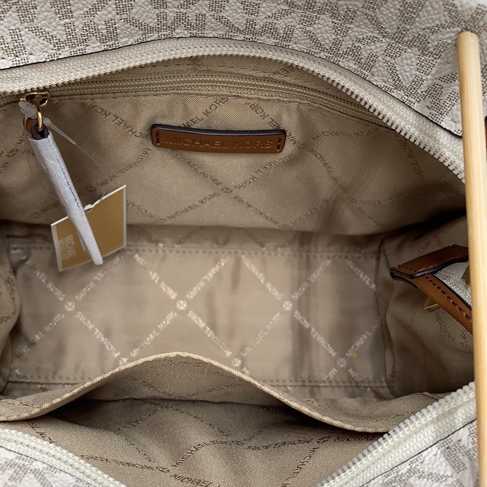 🔥Offer of the day! Michael Kors Mirella Small Crossbody Tote Bag VANILLA SIGNT - Picture 11 of 15